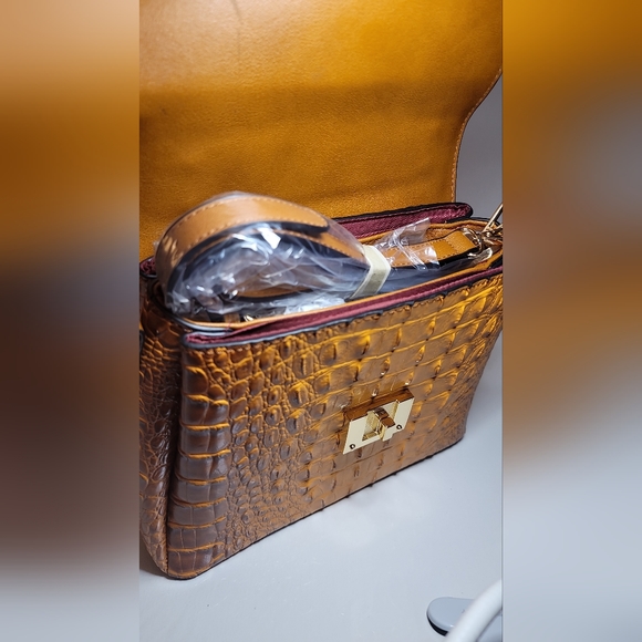 Handbag - Picture 3 of 12